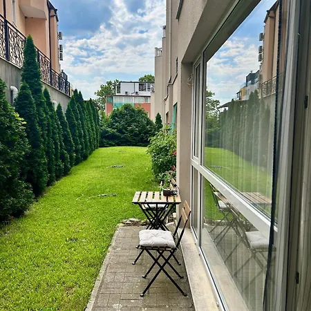Summer Breeze Ground-floor I Patio & Parking * 瓦爾納