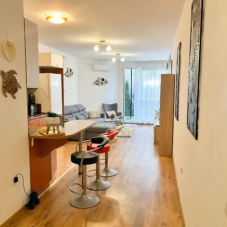 公寓 Summer Breeze Ground-floor I Patio & Parking 瓦爾納
