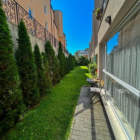 Summer Breeze Ground-floor I Patio & Parking 瓦爾納